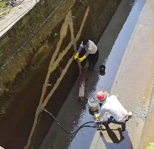 侨乡街道开发区污水池堵漏